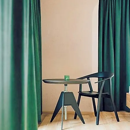 Johann Hotel